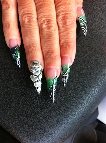 staletto nails w/ 3-D nails