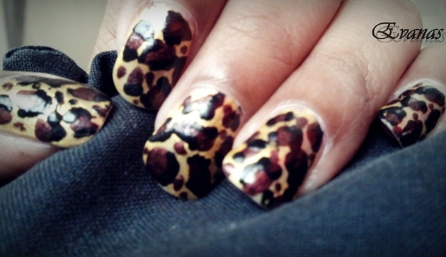 Leopard print nail art