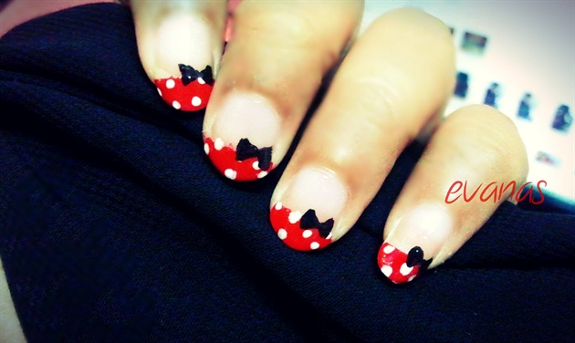 Minnie mouse nails