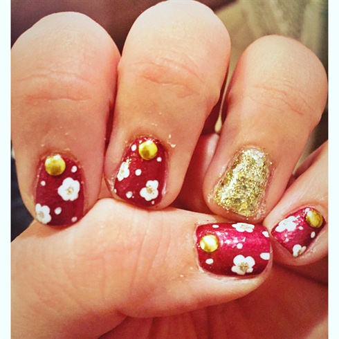 Red Nails With Goldfinger And Flowers