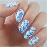 Blue and White Pottery Inspired Nails