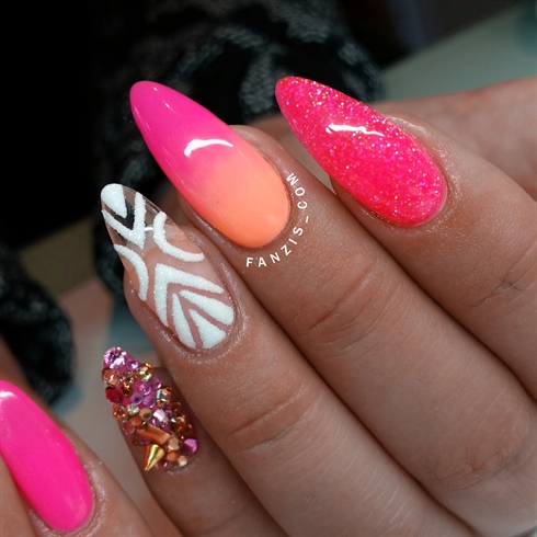 Neon pink sugarnails