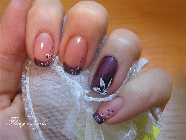Purple manicure with white flowers
