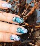 stamping nail art rayures fleuries bleue