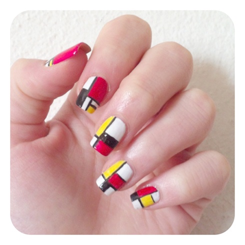 Mondrian nail art 