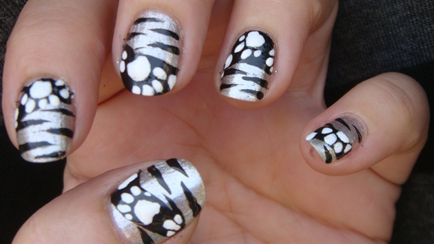 Tiger nail art design