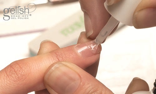 Apply a thin coat of Gelish® Foundation from the cuticle to the free edge (Remember to seal the edge of the nail).