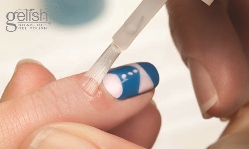 Apply Gelish® Nourish Cuticle Oil to rehydrate moisture into the cuticle and the skin surrounding the nail.