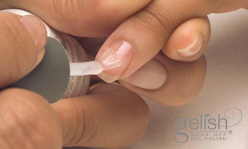 Apply a thin coat of Gelish® Foundation from the cuticle to the free edge (Remember to seal the edge of the nail). Cure the nails under the LED 18G light for 5 seconds or a UV light for 1 minute.