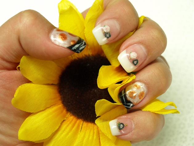 girafffee nails w/ flowers and white tip