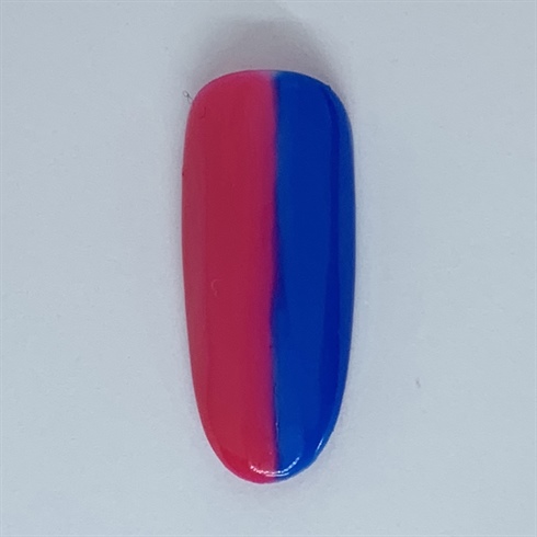 Apply 2 contrasting colors in equal parts vertically to the nail.