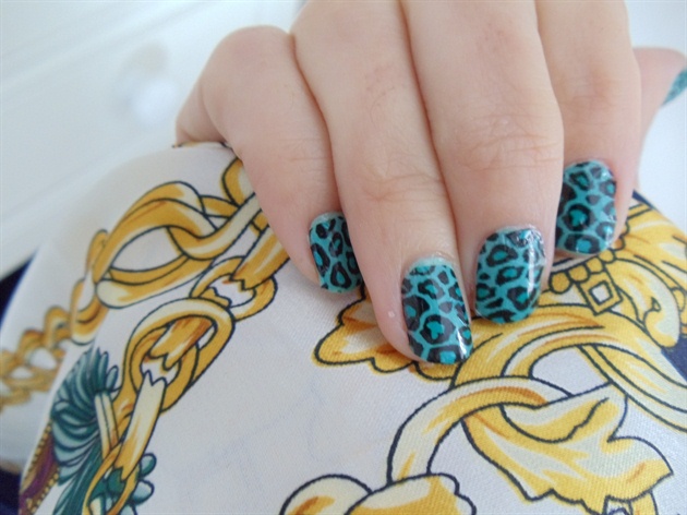 Turquoise Leopard Nail Art