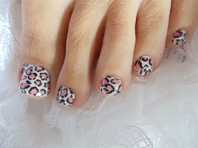 Pink &amp; White Leopard Print Nail Wrap
