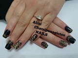 black and gold nails!!!!!