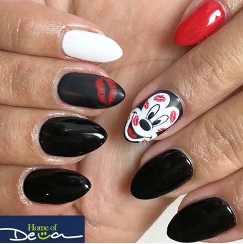 Valentine&#39;s Nails (Mickey Mouse)