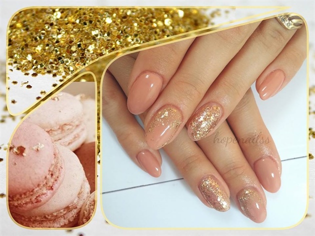 Nude nails with glitter