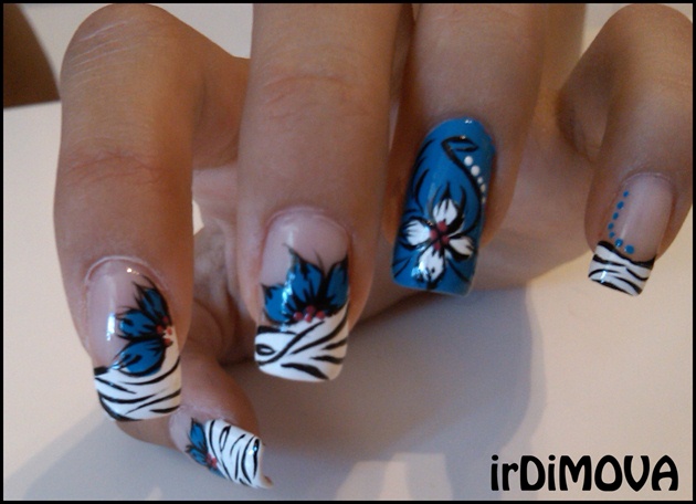 Flowers and french manicure