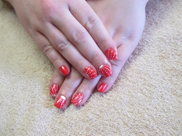 Acrylic nails with dotting technique