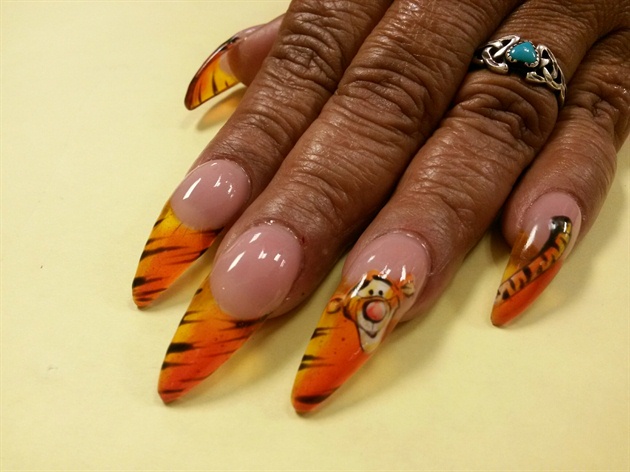 Tigger nails