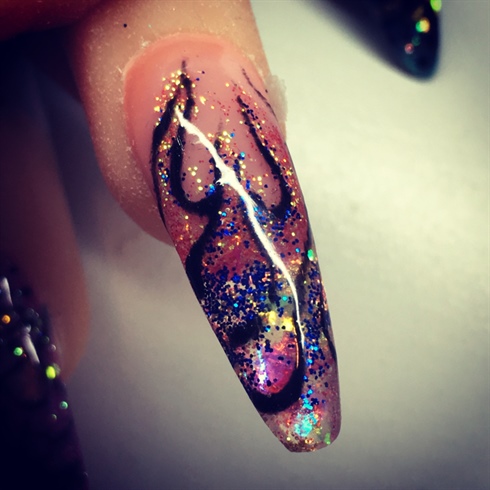 Young Nails, maniQ, hand painted