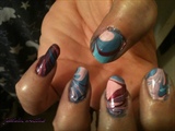 water marbling on mom&#39;s fingers