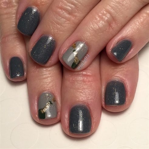 Popping Champagne NYE Manicure