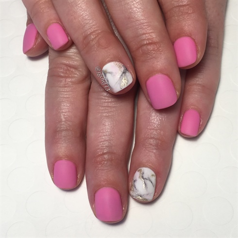 Pink Marbled Manicure