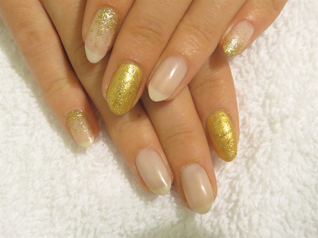 Apply gold glitter polish on Good Morning Sunshine and create an ombre effect on 2 of the Lavishly Loved nails on each hand.