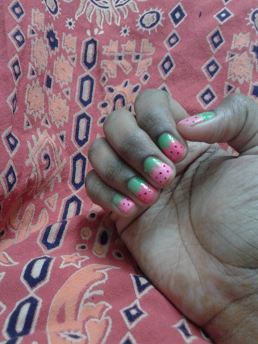 straberry on nails