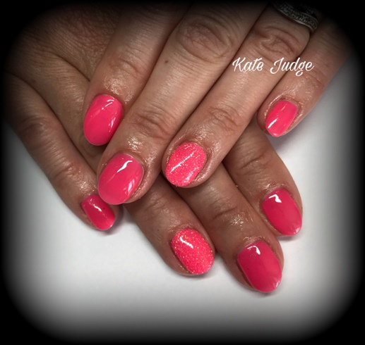 Natural Nails Gel Polish In Pink