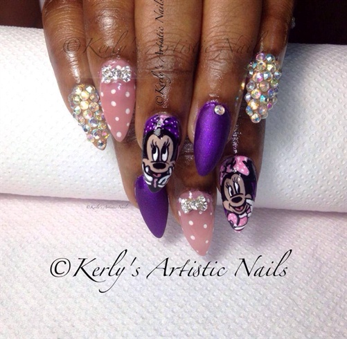 Irresistible Minnie Mouse Nail Designs