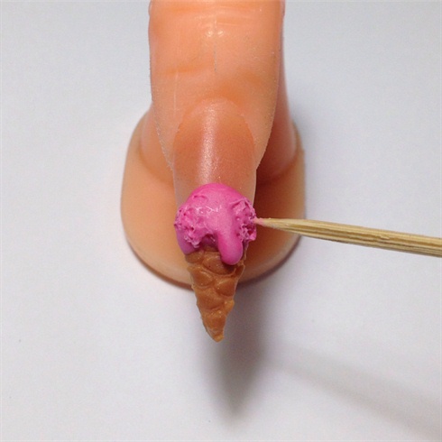 Apply a large bead of colored acrylic to create the first scoop of ice cream. Use a dotting tool, an orange-wood stick, or a toothpick to quickly poke the first scoop in different areas to add texture. You can also create a dripping effect by adding tiny beads of the same colored acrylic to the bottom of the scoop and blending upward.