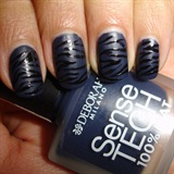 Glossy zebra nails