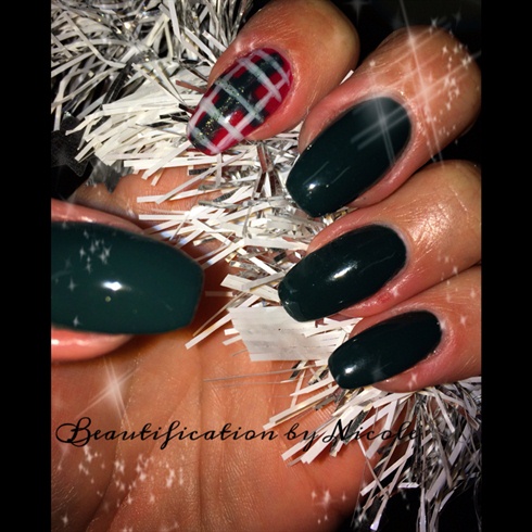 Holiday Nails With Hand Painted Tartan