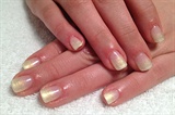 Pearly yellow ombre gel nail