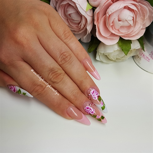 french acrylic nails with onestroke 