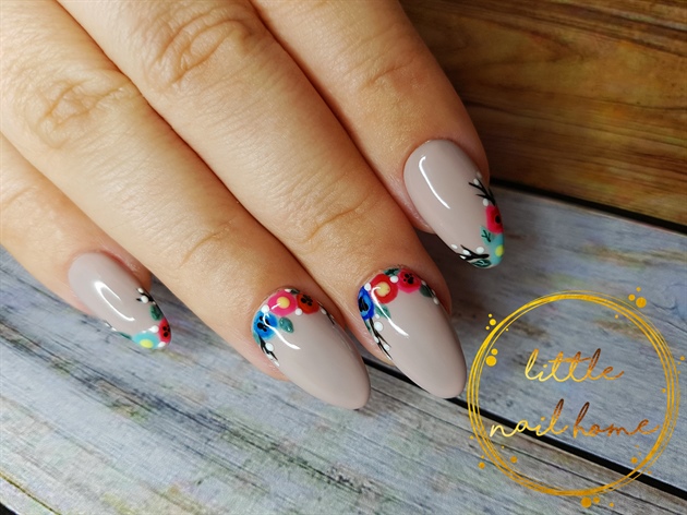 flowers on gel nails