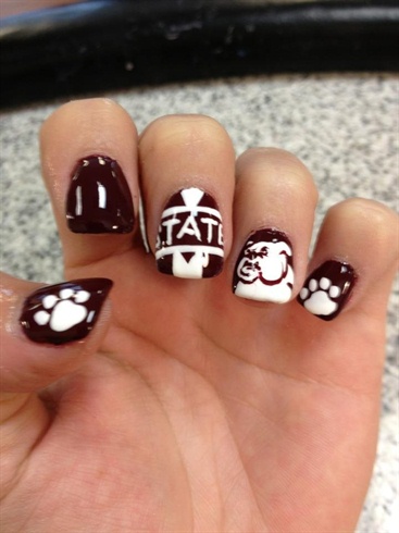 College nails