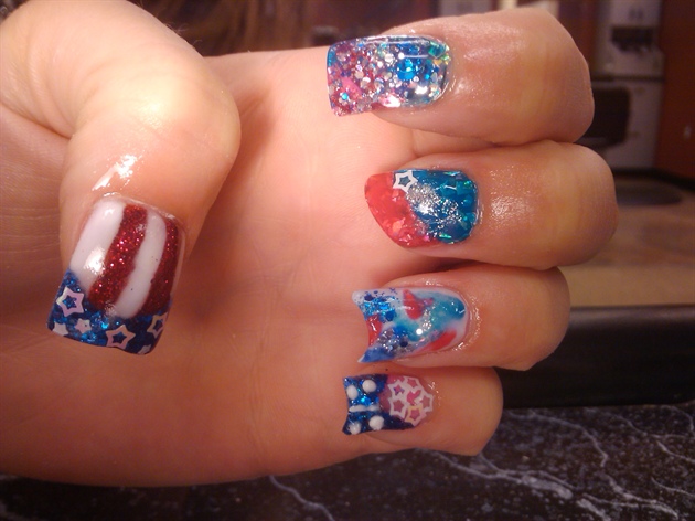 crazy 4th of july nails other hand