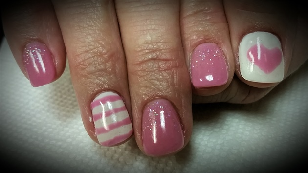 Pink valentine&#39;s nails