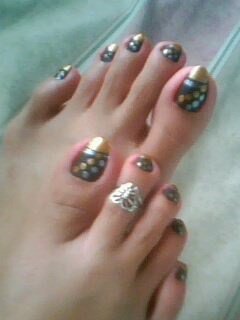 my simple but elegant toenails..=)