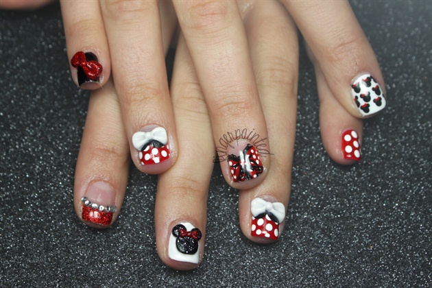 Minnie Mouse Disney Nails