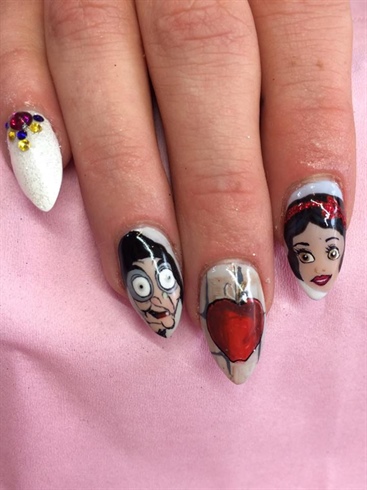 Disney Snow White Nails