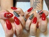 Fingernails in red 