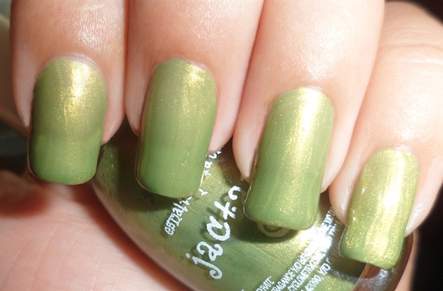 Apply base coat then paint your nails green and apply a golden glitter nail polish