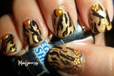 Stylish Gold Tiger Print Nails
