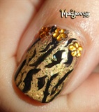 Stylish Gold Tiger Print Nails