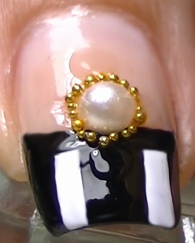Add golden caviar beads all around the pearl