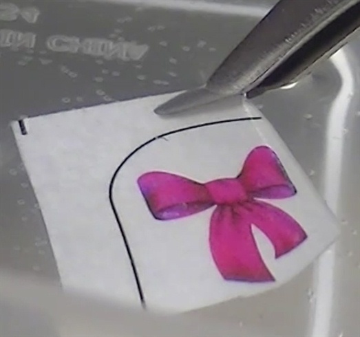 Cut 5 bows and peel the plastic film off, then place the water decal into water