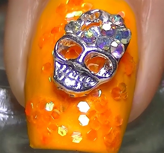 Apply a 3D bling skull with nail glue